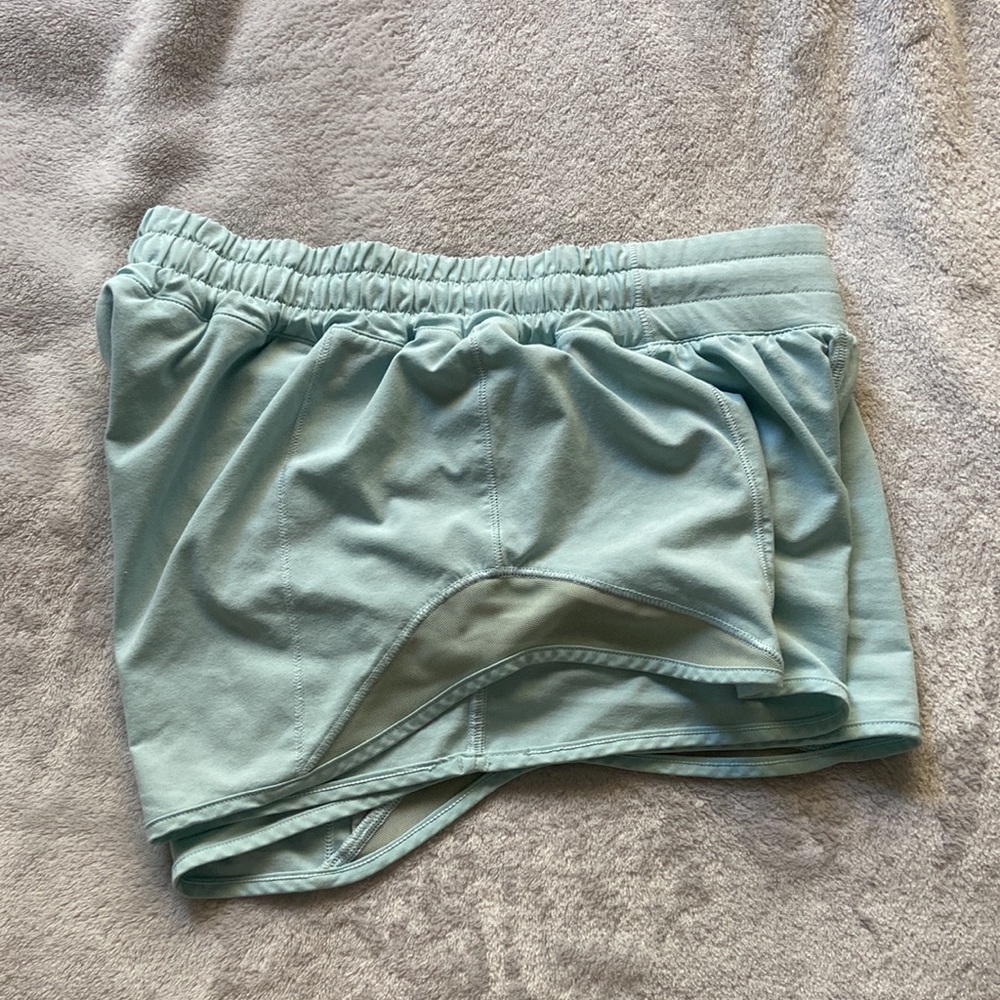 Lululemon Hotty Toddy Shorts 2.5” inseam - Picture 2 of 6